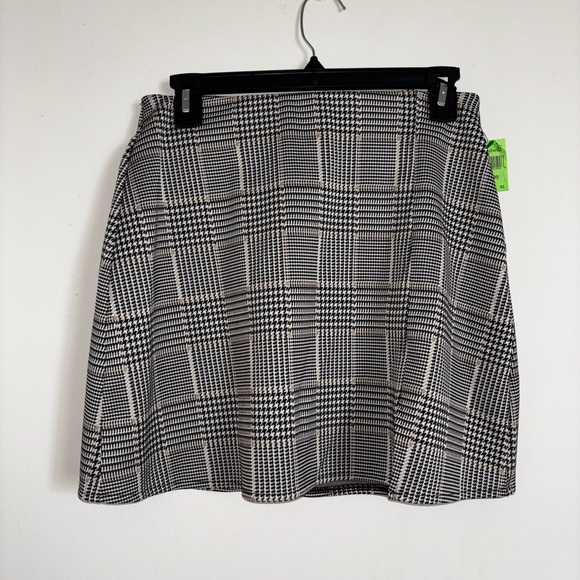 Dresses & Skirts - Black and White Plaid Skirt